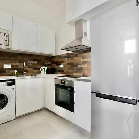 Premium Apartment By Hi5 - Central 3 Bedroom Budapest Exteriör bild