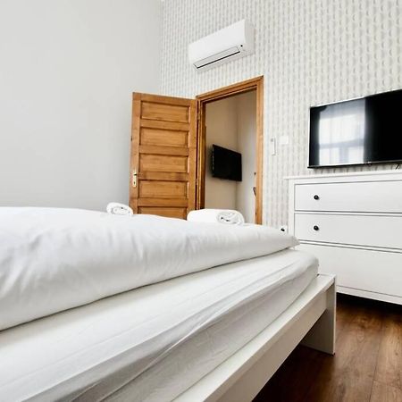 Premium Apartment By Hi5 - Central 3 Bedroom Budapest Exteriör bild