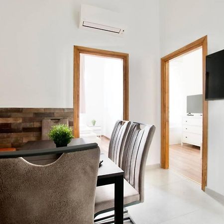 Premium Apartment By Hi5 - Central 3 Bedroom Budapest Exteriör bild