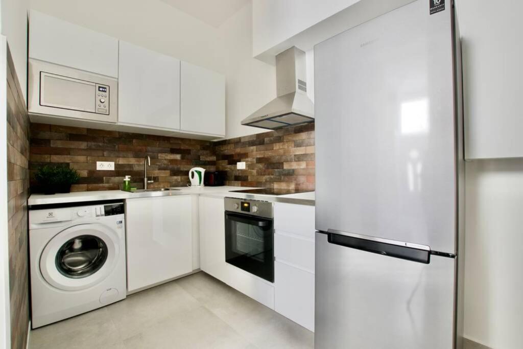Premium Apartment By Hi5 - Central 3 Bedroom Budapest Exteriör bild