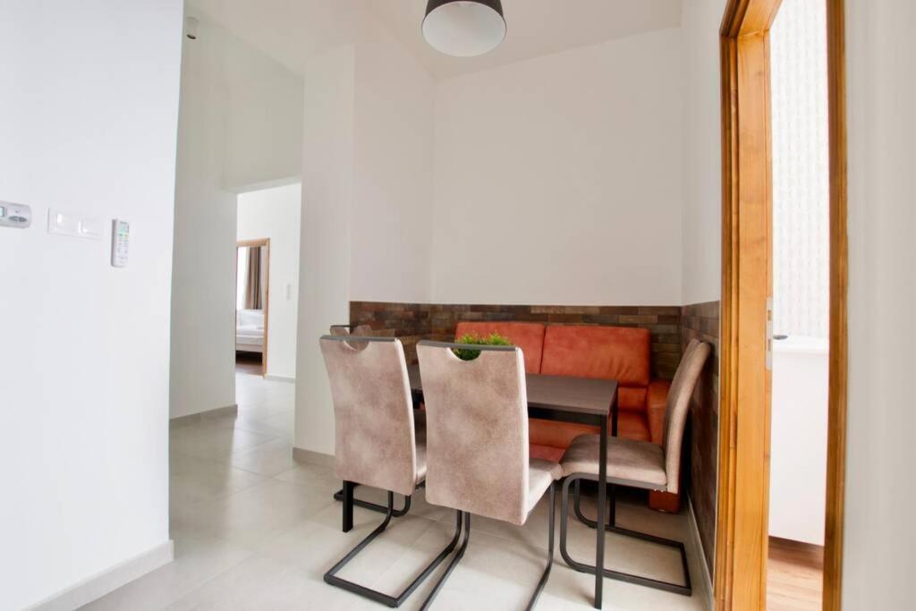 Premium Apartment By Hi5 - Central 3 Bedroom Budapest Exteriör bild
