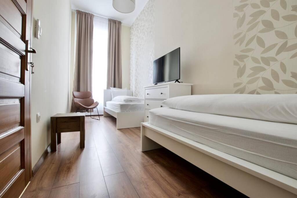 Premium Apartment By Hi5 - Central 3 Bedroom Budapest Exteriör bild